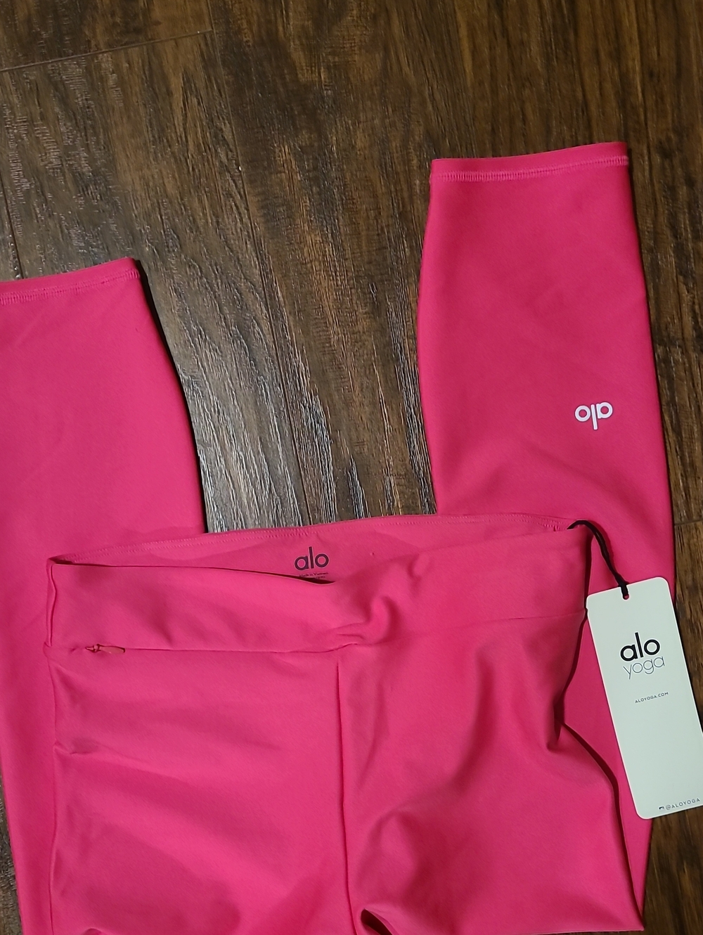 ALO Yoga Airlift High-Waist Conceal-Zip Capri - Neon Pink